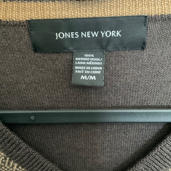Merino wool Jones New York herringbone v-neck sweater, size medium - Picture 6 of 8